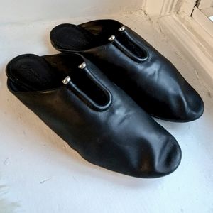 Mercedes Castillo Rayven Slides